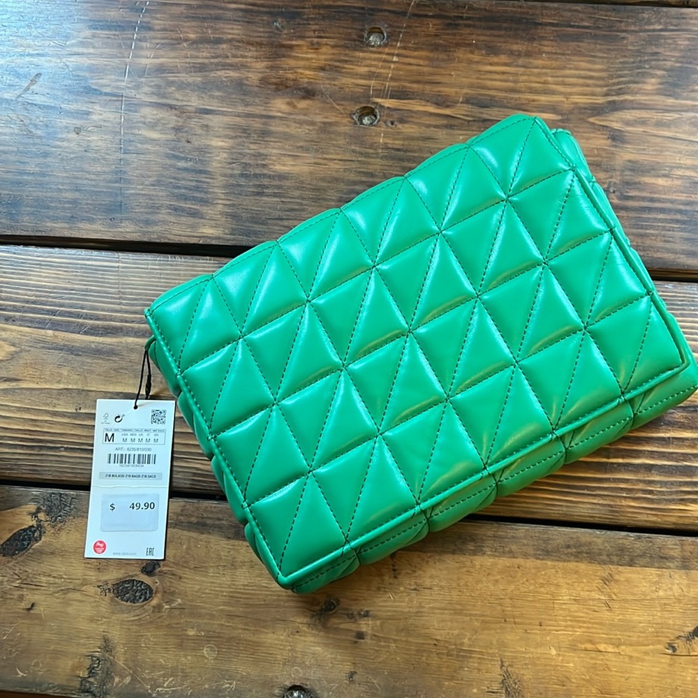 NWT Zara Green Purse. No strap. Really cute!